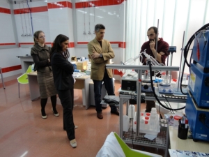 Visita a los laboratorios del CNh2