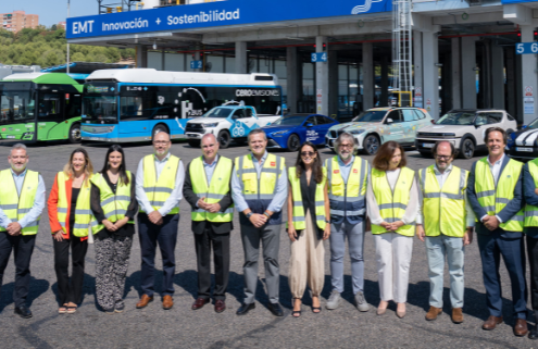 Caravana de vehículos de hidrógeno. Ruta de vehículos que funcionan con hidrógeno.